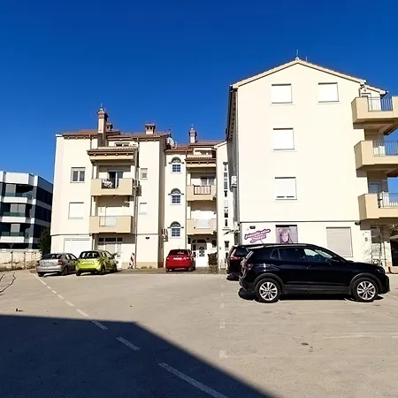Tina's Seaside Place Апартаменты *